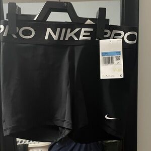 Women’s Nike Pro shorts!